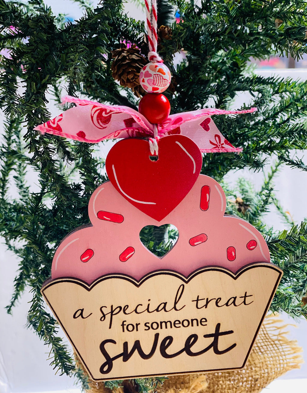 Cupcake - Valentines Valentine’s Day - Money or Gift Card Holder - Wooden Ornament