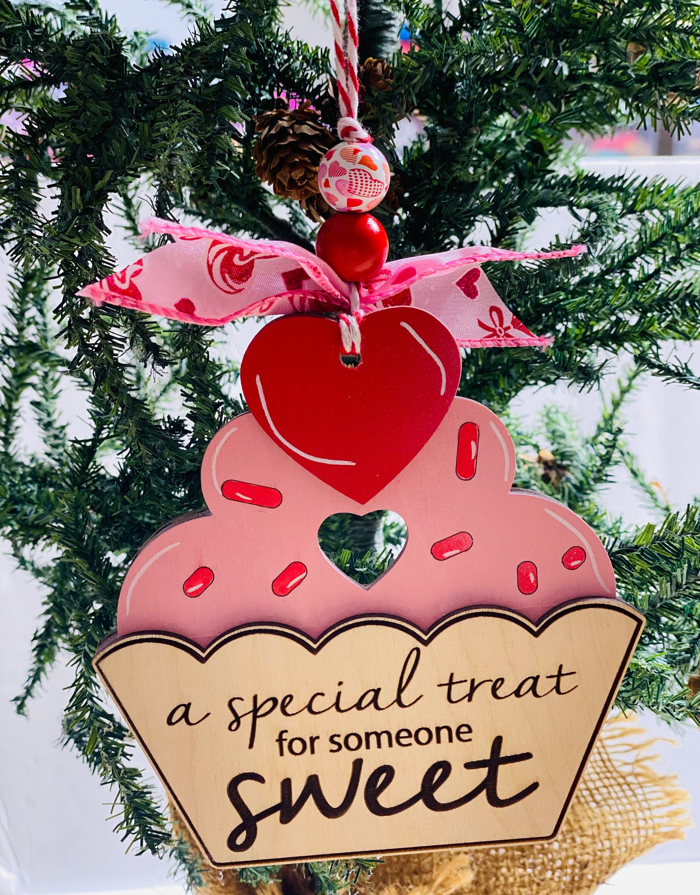 Cupcake - Valentines Valentine’s Day - Money or Gift Card Holder - Wooden Ornament