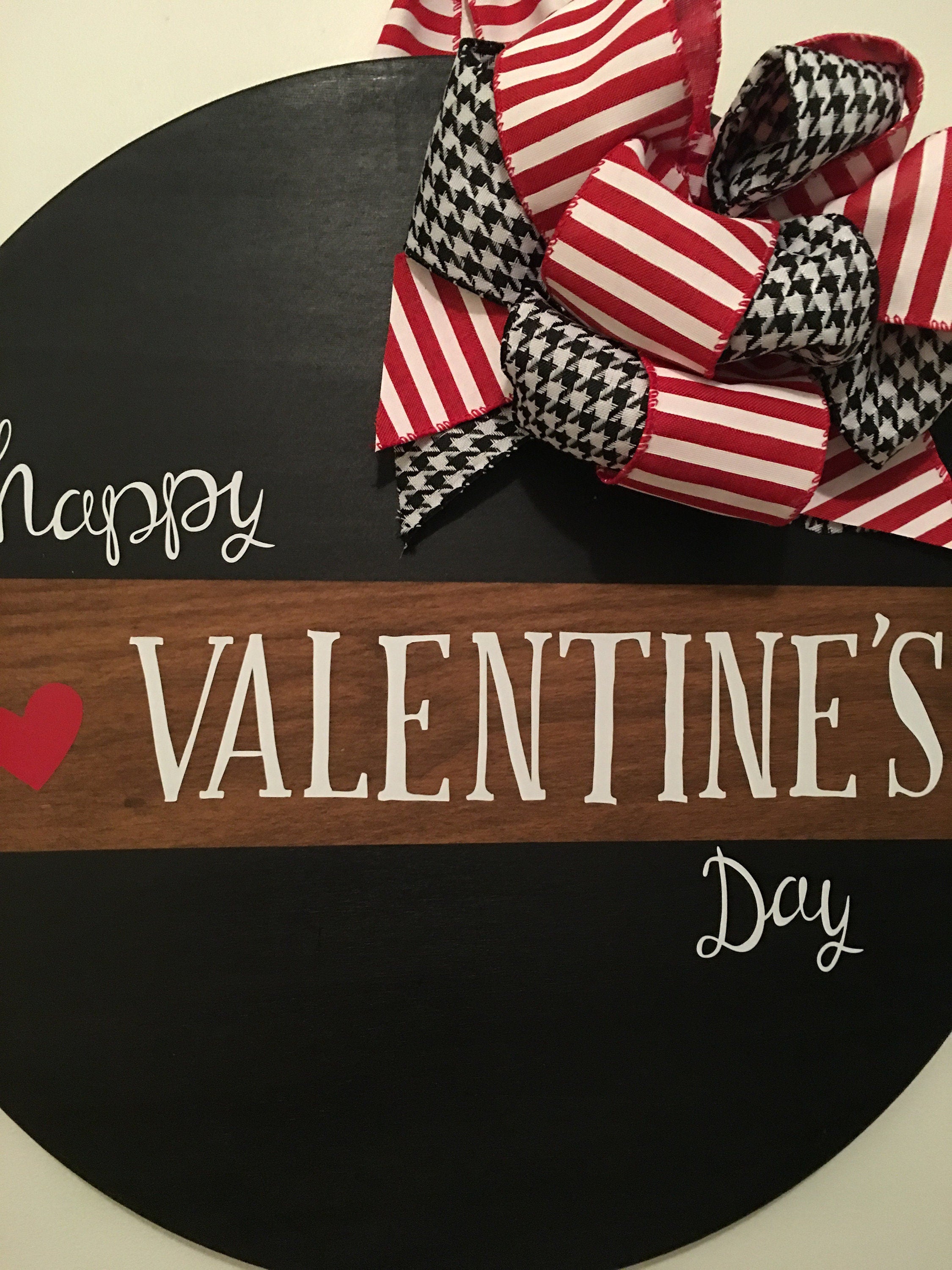 18" Round | Split Brown / Black | Happy Valentine's Day | Door Sign / Wreath