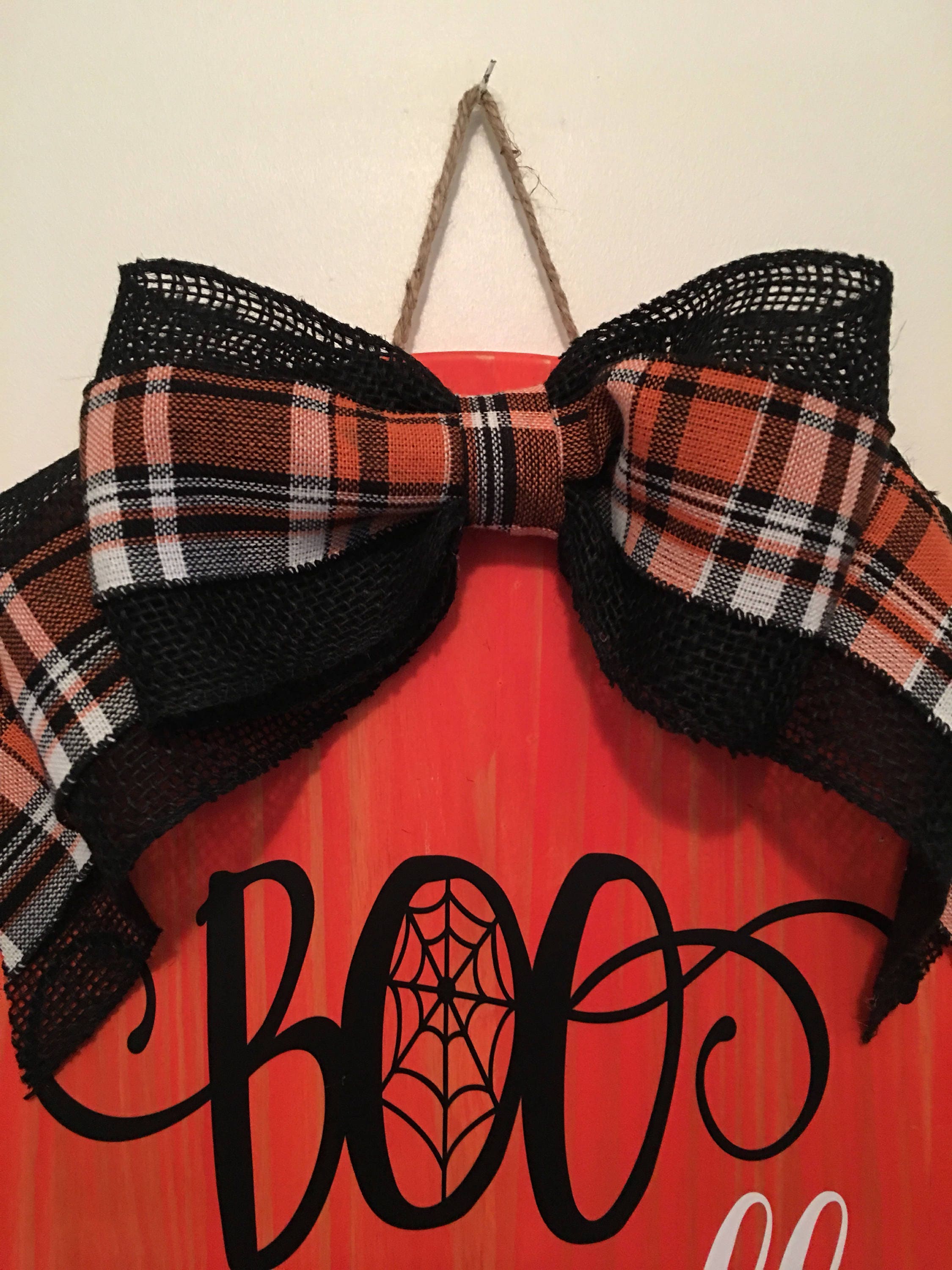 18" Round Halloween Boo Y'all Wooden Door Sign / Wreath