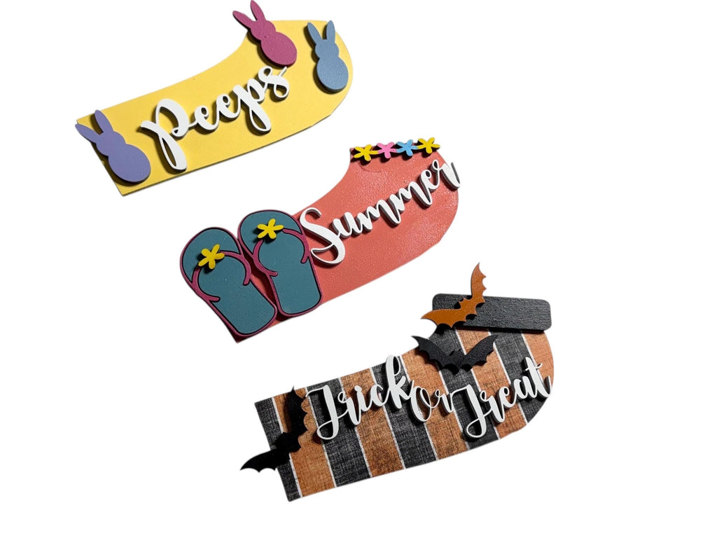 Hello Doodle - Interchangeable Holidays Seasons - Large Round Wooden Shiplap Door Hanger / Wreath/Sign - Gift Mom
